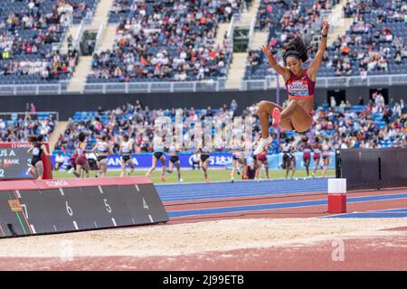 Birmingham, England. 21.. Mai 2022. Katarina Johnson-Thompson (GBR) beim Frauen-Weitsprung während der Müller Diamond League Leichtathletik-Veranstaltung im Alexander Stadium in Birmingham, England. Kredit: Sporting Pics / Alamy Live Nachrichten Stockfoto