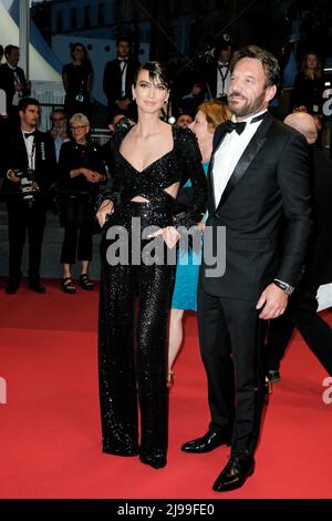 Cannes, Frankreich. 21.. Mai 2022. Cannes, Frankreich, Samstag, Mai. 21, 2022 - Stefania Cristian und Samuel Le Bihan werden auf dem R.M.N. Redcarpet während der Filmfestspiele von Cannes 75. im Palais des Festivals et des Congrès de Cannes gesehen. Bild nach Kredit: Julie Edwards/Alamy Live News Stockfoto