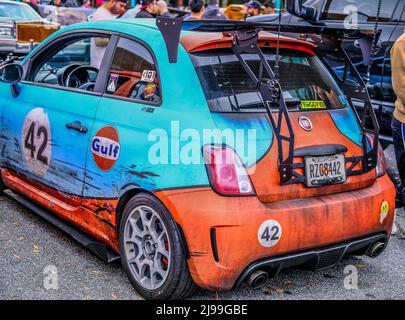 ATLANTA, GEORGIA - 5. Dezember 2021: Koffein und Octane ist eine national anerkannte Auto-Show, die monatlich stattfindet und Hunderte von klassischen und Muskelkater zeigt Stockfoto