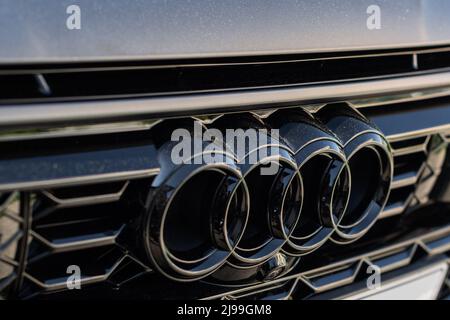 Slowenien, Ljubljana - Mai 12 2022: Audi RS6 in grauer Farbe Stockfoto