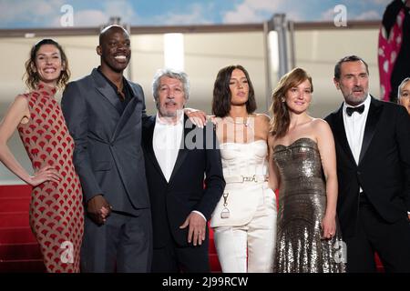 Doria Tillier, Jean-Pascal Zadi, Alain Chabat, Adele Exarchopoulos, Anais Demoustier und Gilles Lellouche besuchen die Vorführung von Smoking Causes Husten während des jährlichen Filmfestivals in Cannes 75. im Palais des Festivals am 21. Mai 2022 in Cannes, Frankreich. Foto von David Niviere/ABACAPRESS.COM Stockfoto