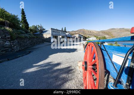 Cromwell Neuseeland - April 13 2022; Straße und historische Architektur in der Tourismusstadt Heritage Precinct Stockfoto