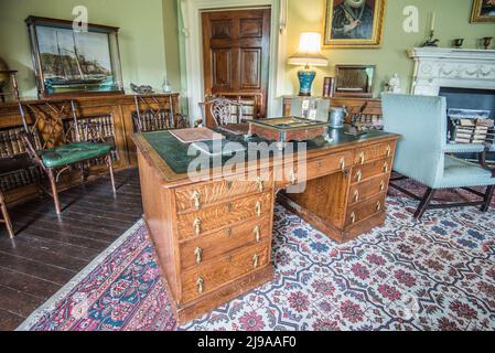 Antiker Vintage Schreibtisch im Culzean Castle - Maybole in Ayrshire Scotland, Vereinigtes Königreich. National Trust für Schottland. Stockfoto