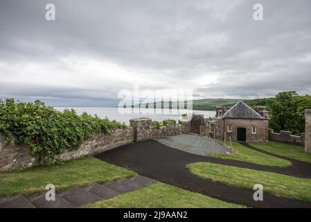 Kanonen vor dem Culzean Castle - Maybole, Carrick an der schottischen Küste von Ayrshire, Vereinigtes Königreich, Stockfoto