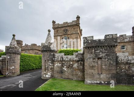 Coach House & Clock Tower, Culzean Castle & Country Park in Dumfries & Galloway Maybole, Carrick, an der schottischen Küste von Ayrshire. Stockfoto