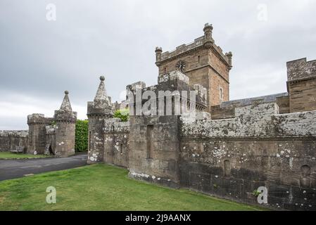 Coach House & Clock Tower, Culzean Castle & Country Park in Dumfries & Galloway Maybole, Carrick, an der schottischen Küste von Ayrshire. Stockfoto