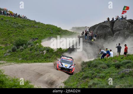 Portogallo, Portugal. 21.. Mai 2022. FIA World Rally Championship Portugal, 21, Mai, 2022 HYUNDAI SHELL MOBIS WORLD RALLY TEAM Ott Tanak (EST) und Martin Jarveoja (EST) während der FIA World Rally Championship Portugal, 2022, Rallye in Portogallo, Portugal, Mai 21 2022 Quelle: Independent Photo Agency/Alamy Live News Stockfoto