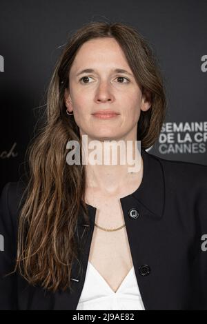 Celine Devaux posiert beim Fotofilm „All the world loves Jeanne“ während des jährlichen Filmfestivals in Cannes 75. im Palais des Festivals am 21. Mai 2022 in Cannes, Frankreich. Foto von Marco Piovanotto/ABACAPRESS.COM Stockfoto