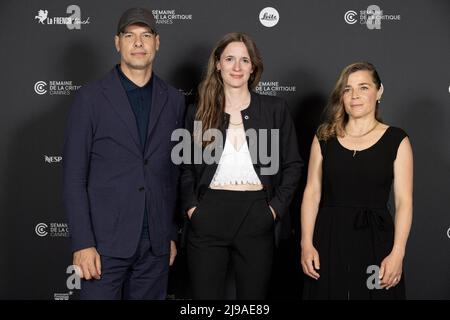 Laurent Laffite, Celine Devaux, Blanche Gardin posiert bei der Fotoaufnahme des Films „All the world loves Jeanne“ während des jährlichen Filmfestivals in Cannes 75. im Palais des Festivals am 21. Mai 2022 in Cannes, Frankreich. Foto von Marco Piovanotto/ABACAPRESS.COM Stockfoto