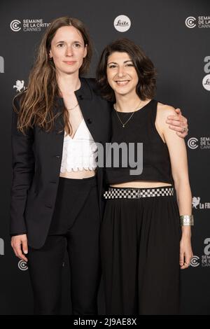 Celine Devaux, Ava Cahen posiert beim Fotofilm „All the world loves Jeanne“ während des jährlichen Filmfestivals in Cannes 75. im Palais des Festivals am 21. Mai 2022 in Cannes, Frankreich. Foto von Marco Piovanotto/ABACAPRESS.COM Stockfoto
