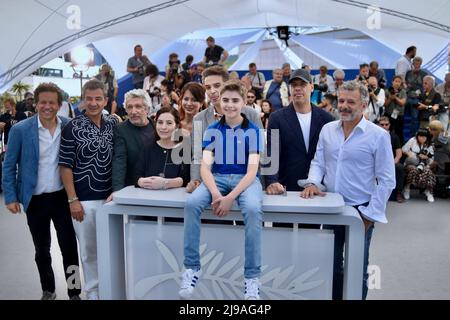 Aton Soumache, Ludovic Bourge, Alain Chabat, Anne Goscinny, Director Amandine Fredon, Regisseur Benjamin Massoubre, Simon Faliu, Laurent Lafitte und Lilian Eche besuchen die Fotoserie für den Film Le Petit Nicolas - Qu'est CE Qu'on besuchen Pour Etre Heureux im Rahmen der Filmfestspiele von Cannes 75. am 21. Mai 2022 in Cannes, Frankreich. Foto von Franck Castel/ABACAPRESS.COM Stockfoto