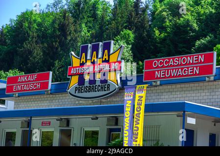 Aathal, Schweiz - 14. Mai 2022: Autoshow die Aathal AG ist ein Schweizer Fachhändler für gebrauchte und neue Autos Stockfoto