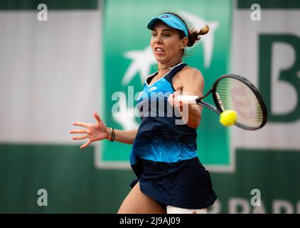 Mihaela Buzarnescu aus Rumänien in Aktion während der Endrunde des Roland-Garros 2022, Grand Slam Tennisturniers am 20. Mai 2022 im Roland-Garros Stadion in Paris, Frankreich - Foto: Rob Prange/DPPI/LiveMedia Stockfoto