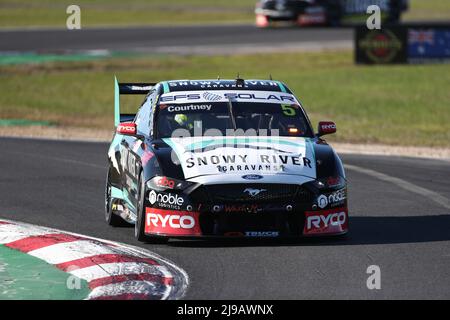 Benalla, Victoria, Australien. 22.. Mai 2022. Repco Australian Supercars Championships-Pizza Hut Winton Supersprint - James Courtney fährt den #5 Tickford Racing Ford Mustang GT während des Rennens 15 der Repco Australia Supercars Championship 2022-Bildquelle: brett keating/Alamy Live News Stockfoto