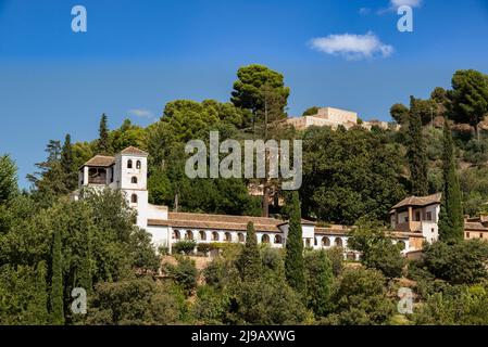 Fernsicht auf den Generalife Palast (Palacio de Generalife), die Alhambra de Granada UNESCO Weltkulturerbe, Granada, Andalusien, Spanien Stockfoto