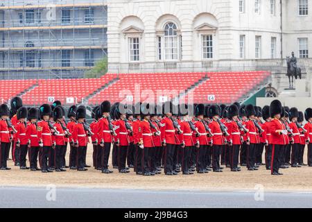 1. das Bataillon Irish Guards probt in Vorbereitung auf die Aufnahme von Aufgaben während der Jubilee-Feierlichkeiten der Königin. Bild aufgenommen am 13.. Mai 202 Stockfoto