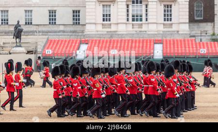 1. das Bataillon Irish Guards probt in Vorbereitung auf die Aufnahme von Aufgaben während der Jubilee-Feierlichkeiten der Königin. Bild aufgenommen am 13.. Mai 202 Stockfoto