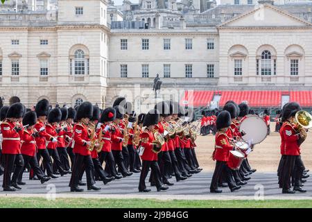 1. das Bataillon Irish Guards probt in Vorbereitung auf die Aufnahme von Aufgaben während der Jubilee-Feierlichkeiten der Königin. Bild aufgenommen am 13.. Mai 202 Stockfoto