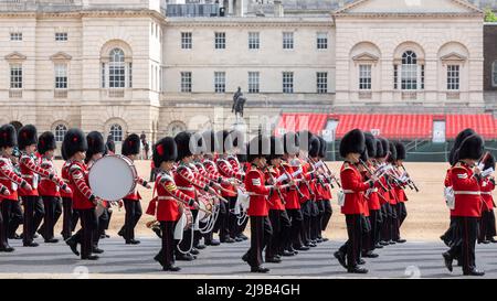 1. das Bataillon Irish Guards probt in Vorbereitung auf die Aufnahme von Aufgaben während der Jubilee-Feierlichkeiten der Königin. Bild aufgenommen am 13.. Mai 202 Stockfoto