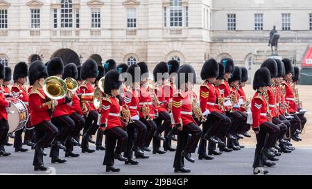 1. das Bataillon Irish Guards probt in Vorbereitung auf die Aufnahme von Aufgaben während der Jubilee-Feierlichkeiten der Königin. Bild aufgenommen am 13.. Mai 202 Stockfoto