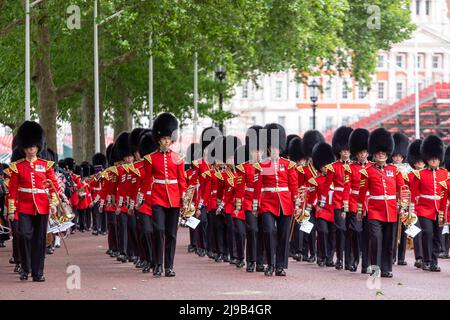 1. das Bataillon Irish Guards probt in Vorbereitung auf die Aufnahme von Aufgaben während der Jubilee-Feierlichkeiten der Königin. Bild aufgenommen am 13.. Mai 202 Stockfoto