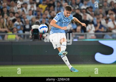 Foto Fabrizio Corragetti / LaPresse21 Maggio 2022 Roma, Italia Sport calcio SS Lazio vs Hellas Verona - Campionato di calcio Serie A Tim 2021/2022 - Stadio Olimpico. Nella foto: Toma Basic (SS Lazio) 21.. Mai 2022 Rom, Italien Sportfußball SS Lazio vs Hellas Verona - Italienische Fußballmeisterschaft Liga A Tim 2021/2022 - Olimpico Stadion im Bild: Toma Basic (SS Lazio) Stockfoto