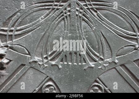 Fantastische und reizvolle Details von dekorativen architektonischen Elementen aus Gusseisen aus vergangenen Zeiten. Stockfoto