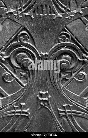 Fantastische und reizvolle Details von dekorativen architektonischen Elementen aus Gusseisen aus vergangenen Zeiten. Stockfoto