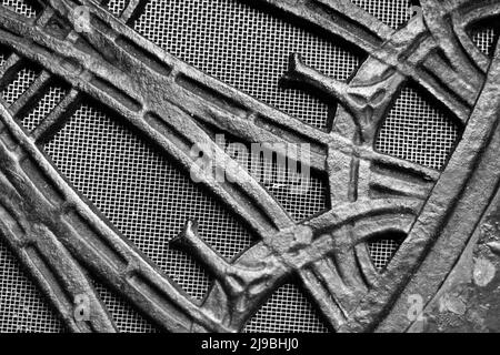 Fantastische und reizvolle Details von dekorativen architektonischen Elementen aus Gusseisen aus vergangenen Zeiten. Stockfoto