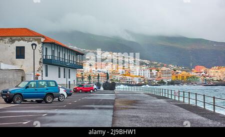 Candelaria, Teneriffa, Spanien - 12. Dezember 2019: Waterfront in Candelaria Stadt Stockfoto