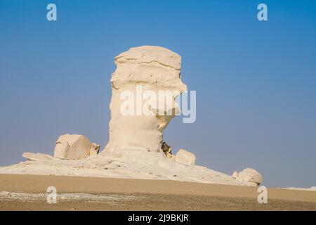 Fantastische Sandformationen in der Weißen Wüste geschützten Bereich, ist Nationalpark in der Farafra Oase, Ägypten Stockfoto