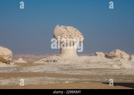 Fantastische Sandformationen in der Weißen Wüste geschützten Bereich, ist Nationalpark in der Farafra Oase, Ägypten Stockfoto