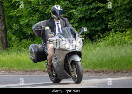 Milton Keynes, UK, 22.. Mai 2022. Teilnehmer der Distinguished Gentleman’s Ride mit einem Triumph Sprint ST 1050 von Milton Keynes nach Bedford. Stockfoto