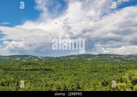 Die Crack Large Rock Cliff Formation im Killarney Provincial Park, Ontario, Kanada Stockfoto