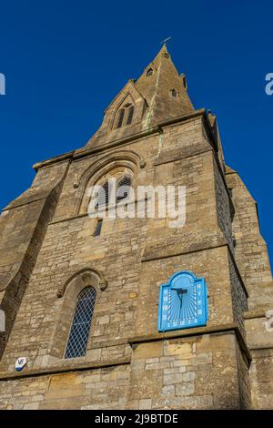 Sonnenuhr auf dem Turm der St. John the Baptist's Church in Buckminster. Stockfoto