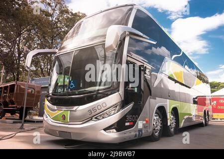 Fahrzeug Marcopolo Paradiso G8 1800 DD Mercedes-Benz O500 RSDD (2022), zu sehen im Ausstellungspark in der Stadt Londrina, Brasilien. Stockfoto