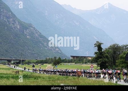 Foto Fabio Ferrari/LaPresse 22 Maggio 2022 Italia Sport cicismo Giro d'Italia 2022 - edizione 105 - tappa 15 - Da Rivarolo Canavese a Cogne Nella foto: un momento della gara Foto Fabio Ferrari/LaPresse 22. Mai 2022 Italien Sport Radfahren Giro d'Italia 2022 - Ausgabe 105. - Etappe 15 - von Rivarolo Canavese nach Cogne im Bild: Ein Moment der Etappe/ PRESSINPHOTO Stockfoto