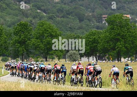 Foto Fabio Ferrari/LaPresse 22 Maggio 2022 Italia Sport cicismo Giro d'Italia 2022 - edizione 105 - tappa 15 - Da Rivarolo Canavese a Cogne Nella foto: un momento della gara Foto Fabio Ferrari/LaPresse 22. Mai 2022 Italien Sport Radfahren Giro d'Italia 2022 - Ausgabe 105. - Etappe 15 - von Rivarolo Canavese nach Cogne im Bild: Ein Moment der Etappe/ PRESSINPHOTO Stockfoto