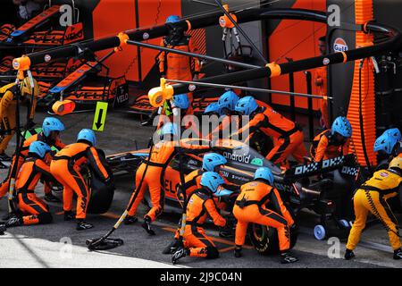 Daniel Ricciardo (AUS) McLaren MCL36 macht einen Boxenstopp. Großer Preis von Spanien, Sonntag, 22.. Mai 2022. Barcelona, Spanien. 22.. Mai 2022. Formel 1 Weltmeisterschaft, Rd 6, Großer Preis Von Spanien, Barcelona, Spanien, Wettkampftag. Bildnachweis sollte lauten: XPB/Press Association Images. Quelle: XPB Images Ltd/Alamy Live News Stockfoto