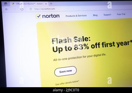 KONSKIE, POLEN - 21. Mai 2022: us.norton.com Website wird auf dem Laptop-Bildschirm angezeigt Stockfoto