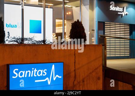 Spaniens größtes Gesundheitsunternehmen Sanitas in Seen in Spanien. Stockfoto