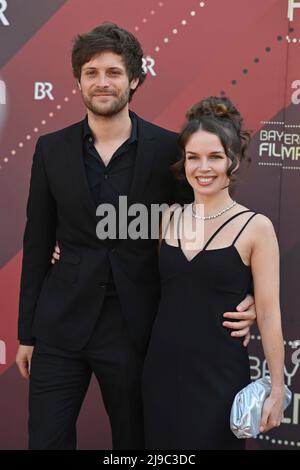 Philip Birnstiel und Darya Birnstiel. Bayerischer Filmpreis 2021-Roter Teppich,Roter Teppich, am 20.. Mai 2022 im Prinzregentententheater in München. Stockfoto