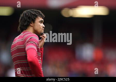 Liverpools Trent Alexander-Arnold wärmt sich vor dem Premier League-Spiel in Anfield, Liverpool, auf. Bilddatum: Sonntag, 22. Mai 2022. Stockfoto