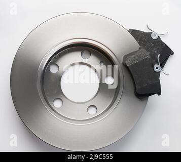 Neue saubere Metall-Auto-Bremse isoliert auf Studio-Hintergrund Stockfoto