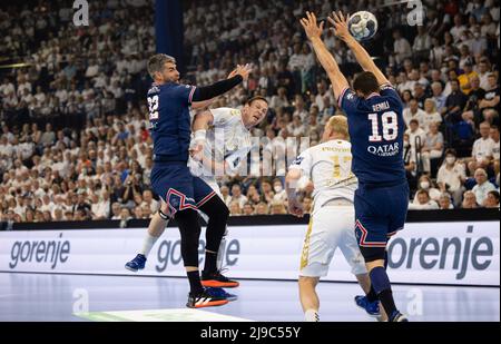 Luka Karabatic (L-R) der PSG, Kieler Sander Sagosen, Kieler Patrick Wiencek und PSG-Nedim Remili während der EHF Champions League, Viertelfinale, 2. Stockfoto