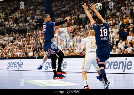 Luka Karabatic (L-R) der PSG, Kieler Sander Sagosen, Kieler Patrick Wiencek und PSG-Nedim Remili während der EHF Champions League, Viertelfinale, 2. Stockfoto