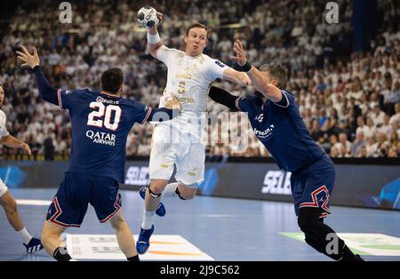 Mathieu Grebille (L-R) der PSG, Kieler Sander Sagosen und Luka Karabatic der PSG während der EHF Champions League, Viertelfinale, Handballspiel mit 2. Beinen b Stockfoto