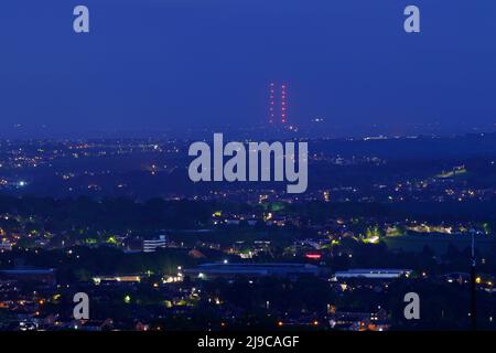 Ein Blick auf Emley Moor Sender von Otley Chevin 19,5 Meilen entfernt Stockfoto