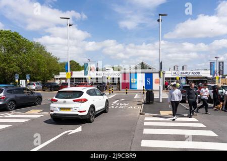 Die Autobahnraststätten Leigh Delamere an der M4 in England sind eine der größten Tankstellen Europas. Im Besitz von Moto Hospitality Stockfoto