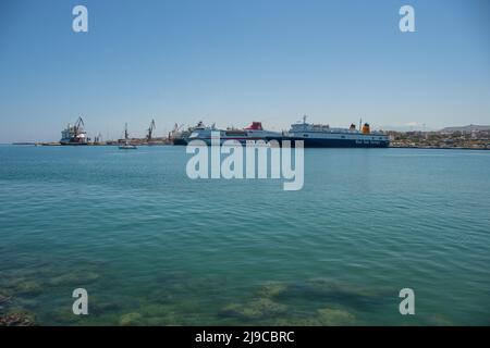 Heraklion, Griechenland 15. Mai 2022, der Hafen von Heraklion mit großen Kreuzfahrtschiffen Stockfoto